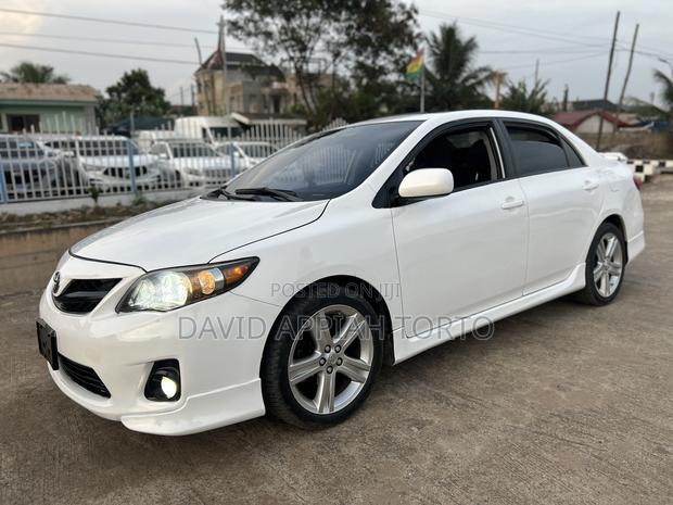 Toyota Corolla S 4dr Sedan (1.8L 4cyl 4A) 2013 White