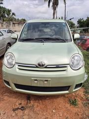 Toyota Sienta 2011 Green for sale