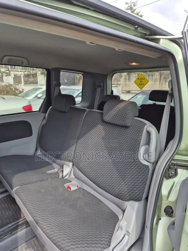 Toyota Sienta 2011 Green