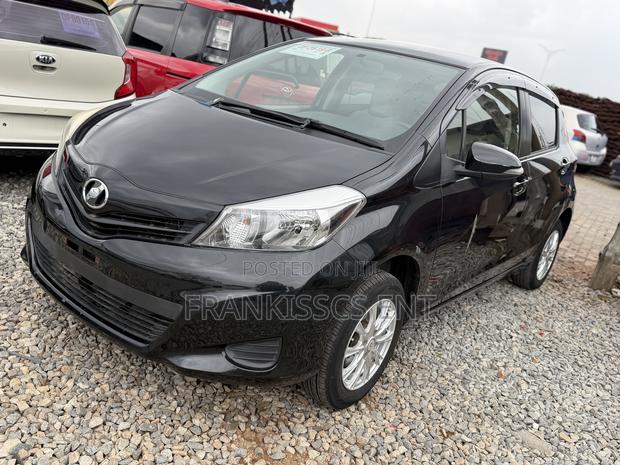 Toyota Vitz 1.3 FWD 5dr 2014 Black