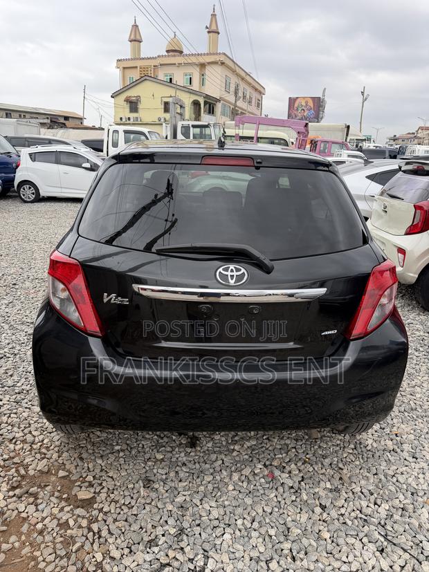Toyota Vitz 1.3 FWD 5dr 2014 Black