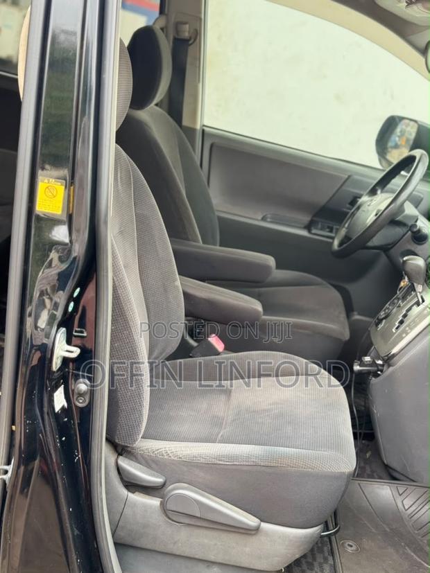 Toyota Voxy X 4WD 8-Seater 2010 Black