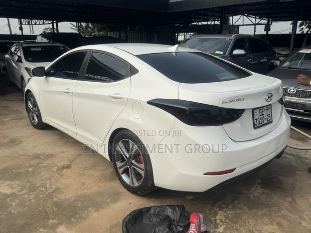 Hyundai Elantra Limited 4dr Sedan (1.8L 4cyl 6A) 2015 White