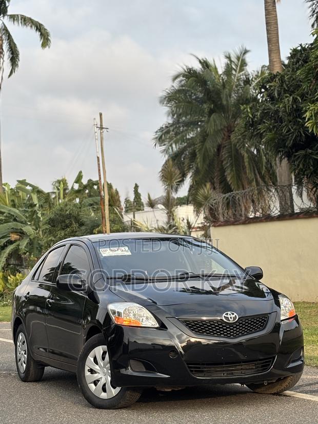Toyota Yaris 2012 Black
