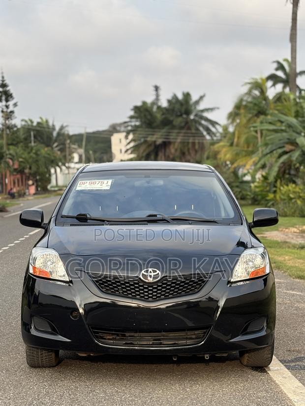 Toyota Yaris 2012 Black