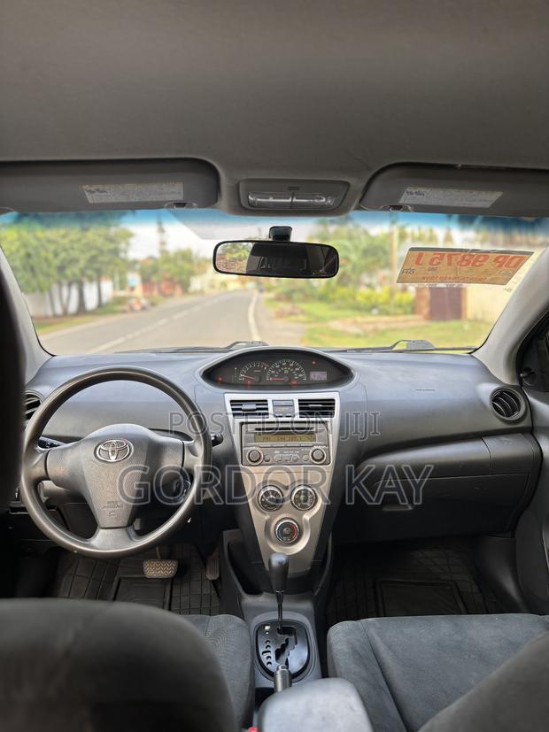Toyota Yaris 2012 Black