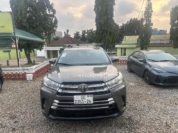Toyota Highlander XLE 2019 Gray