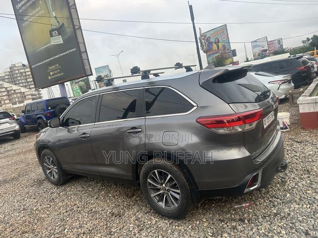 Toyota Highlander XLE 2019 Gray