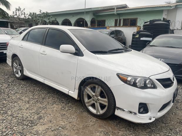 Toyota Corolla S 4dr Sedan (1.8L 4cyl 4A) 2013 White