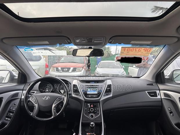Hyundai Elantra SE 4dr Sedan (1.8L 4cyl 6A) 2015 White