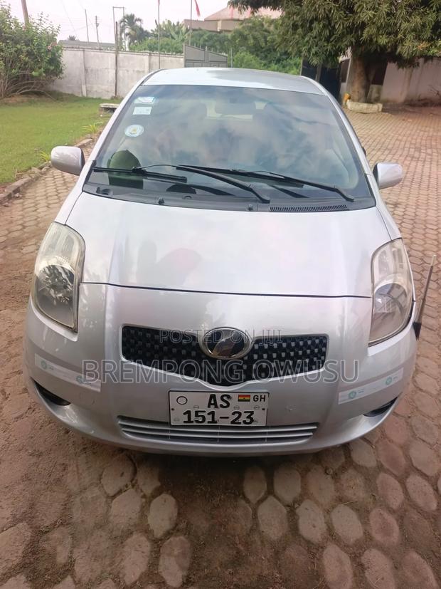 Toyota Vitz 2010 Gray