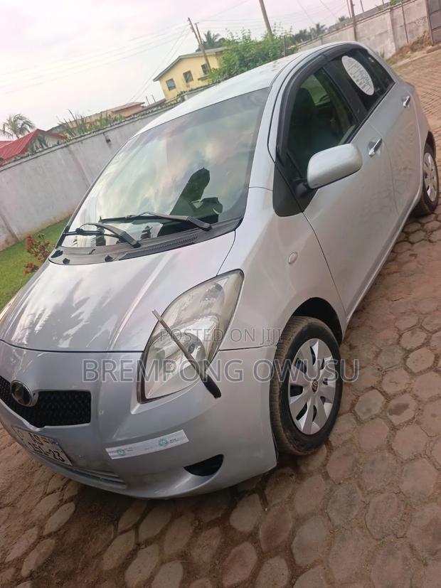 Toyota Vitz 2010 Gray