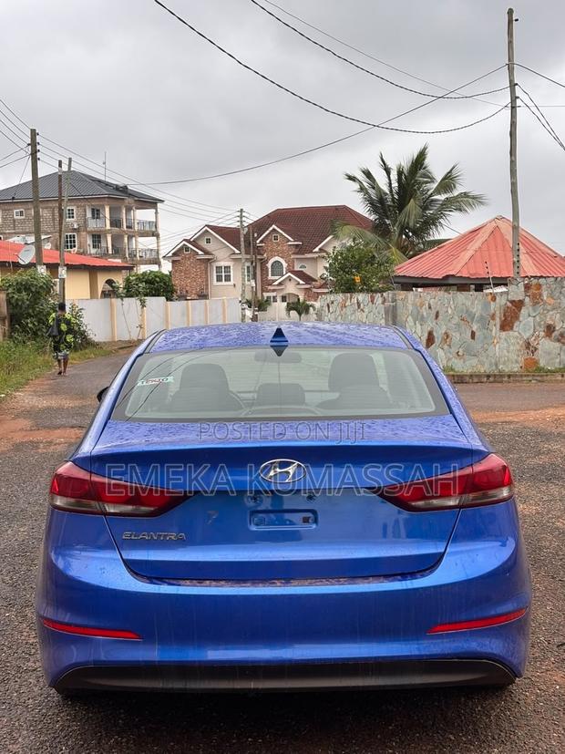 Hyundai Elantra 2018 Blue