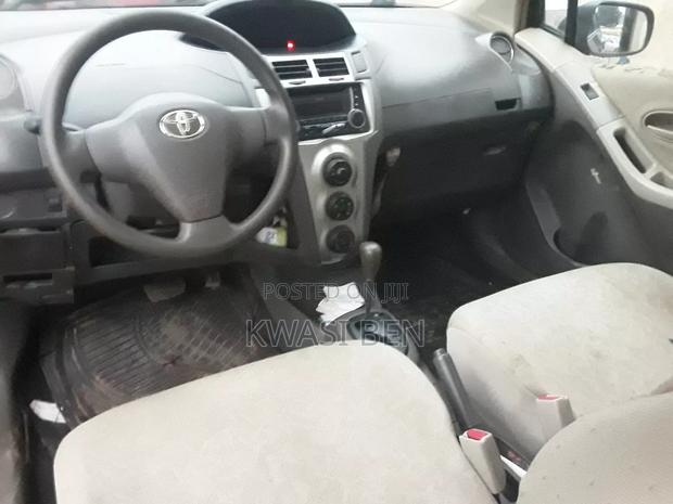 Toyota Vitz 2010 Blue