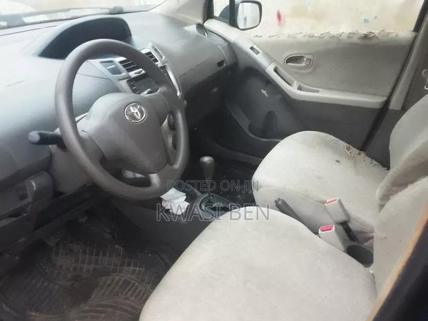 Toyota Vitz 2010 Blue