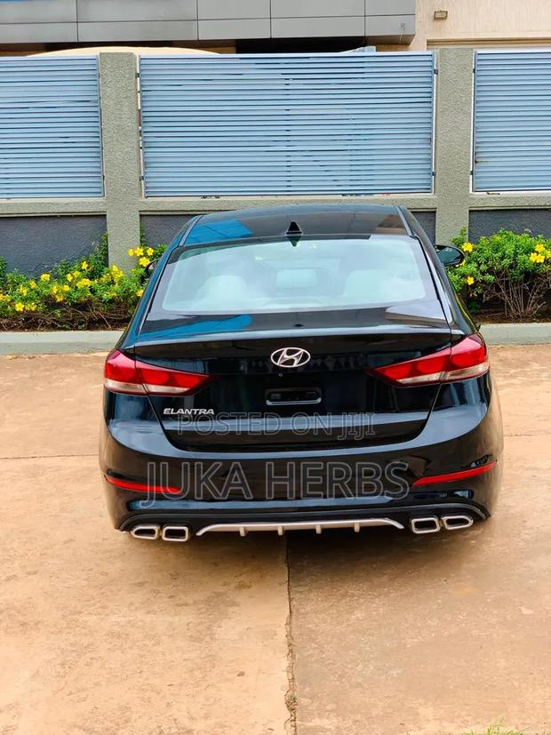 Hyundai Elantra 2017 Black