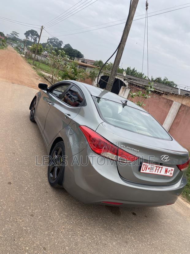 Hyundai Elantra Limited Sedan FWD (1.8L 4cyl 6A) 2013 Gray