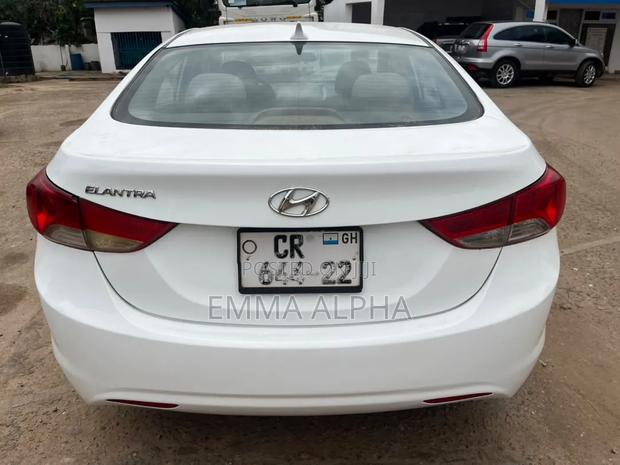 Hyundai Elantra 2012 White