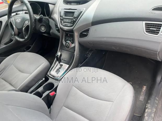 Hyundai Elantra 2012 White