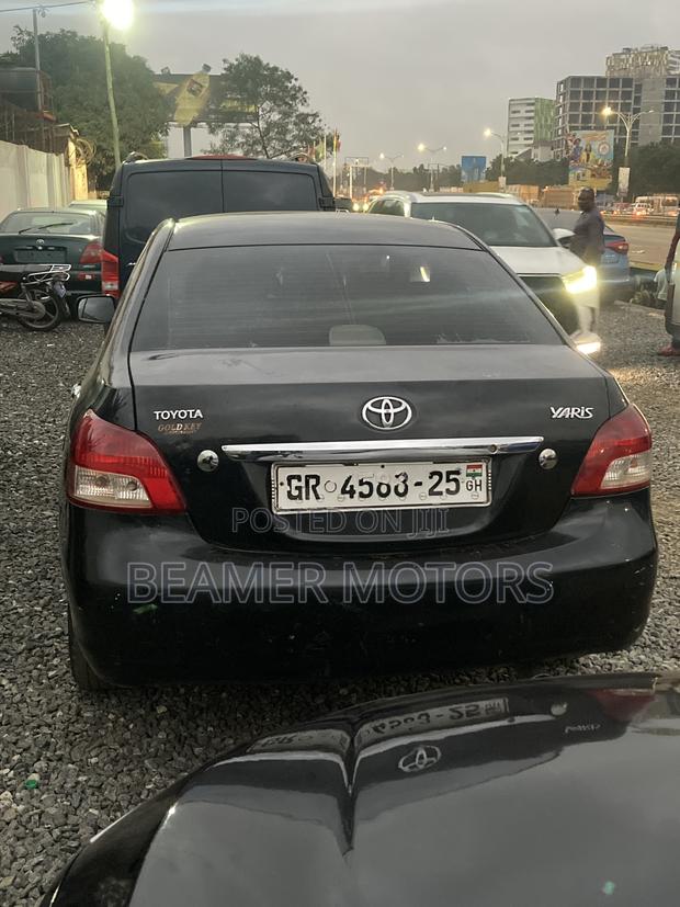 Toyota Yaris Base Sedan 4dr 2010 Black