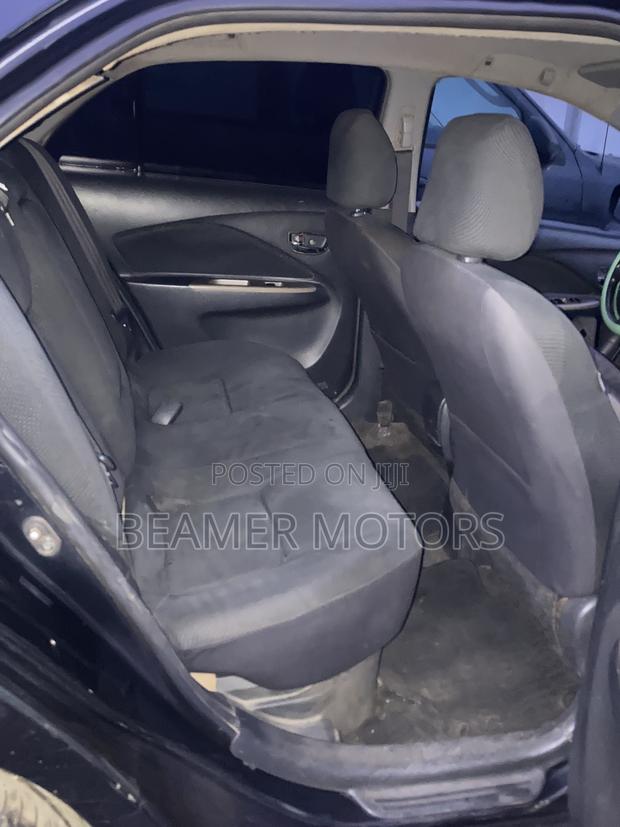 Toyota Yaris Base Sedan 4dr 2010 Black