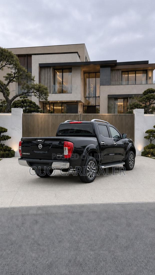Nissan Navara 2021 Black