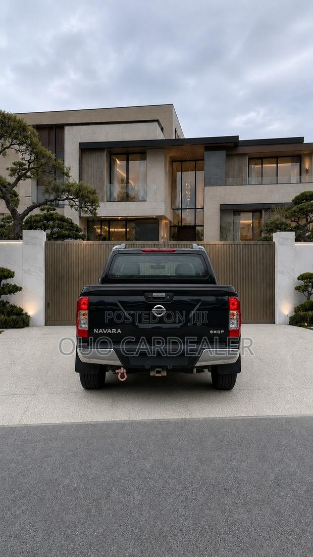 Nissan Navara 2021 Black