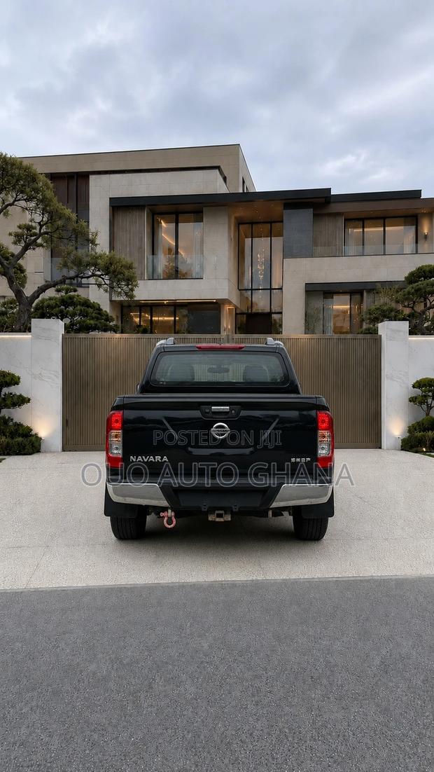 Nissan Navara 2021 Black