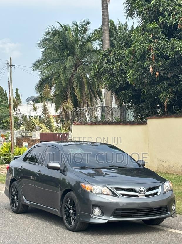 Toyota Corolla S 4dr Sedan (1.8L 4cyl 4A) 2013 Gray