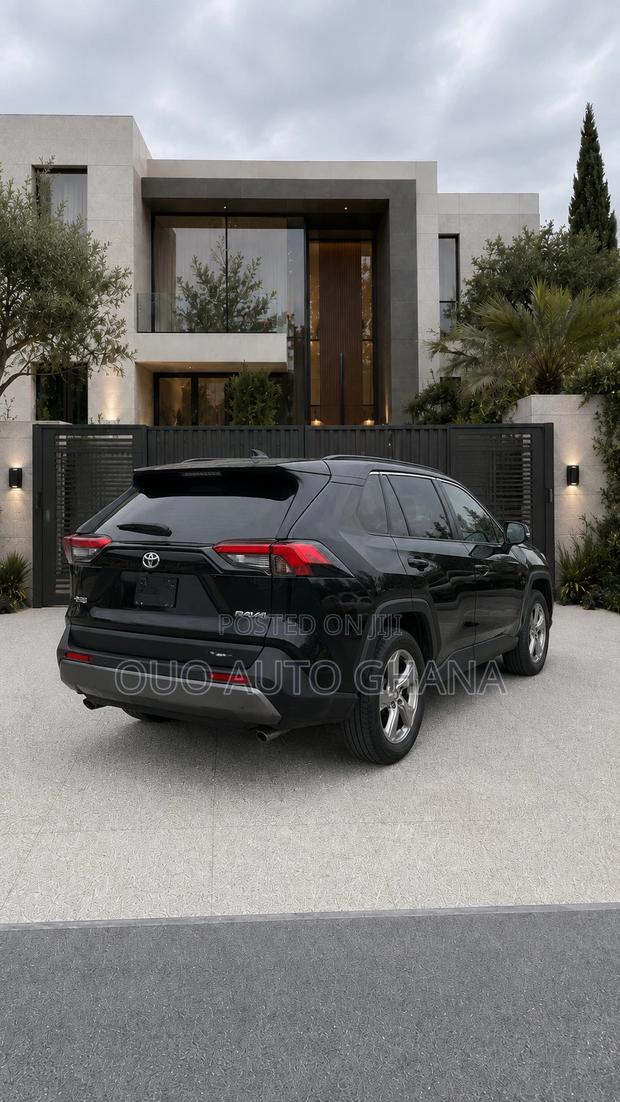 Toyota RAV4 2021 Black