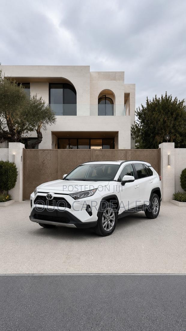 Toyota RAV4 2021 White