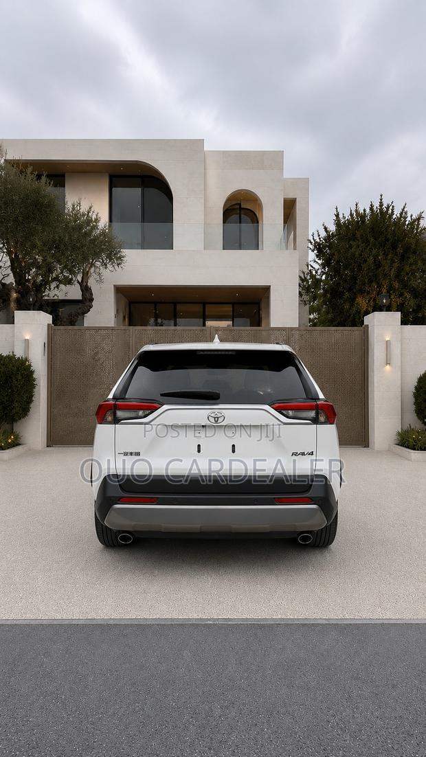 Toyota RAV4 2021 White