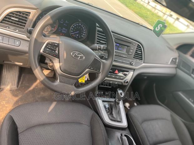 Hyundai Elantra SE Sedan FWD (2.0L 4cyl 6M) 2017 Blue