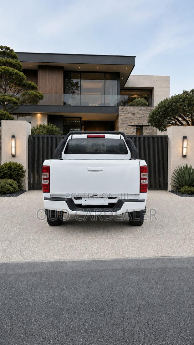 Isuzu D-MAX 2021 White