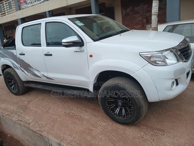 Toyota Hilux 2015 White