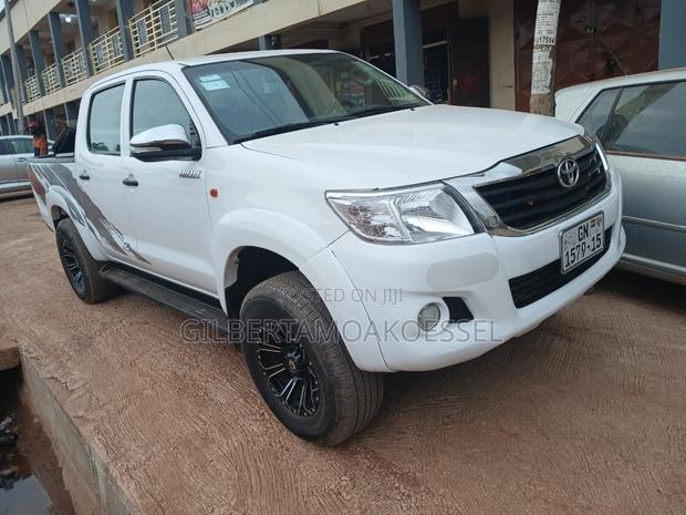Toyota Hilux 2015 White