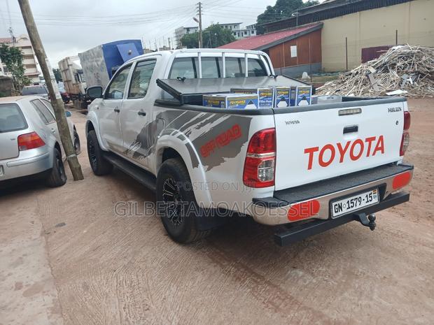 Toyota Hilux 2015 White