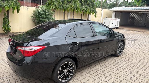 Toyota Corolla 2016 Black