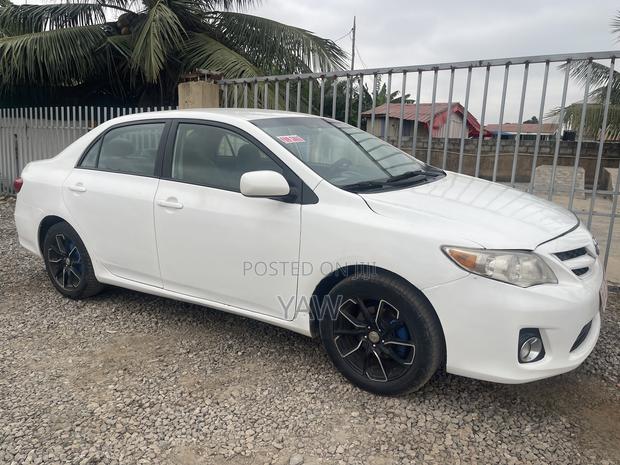 Toyota Corolla LE 4dr Sedan (1.8L 4cyl 4A) 2012 White