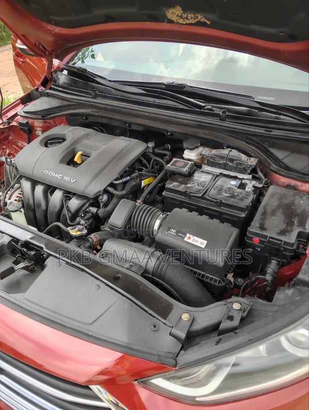 Hyundai Elantra 2018 Red