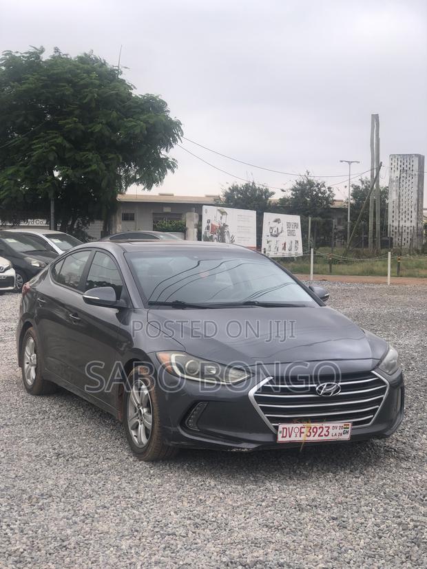 Hyundai Elantra SE Sedan FWD (2.0L 4cyl 6M) 2017 Gray