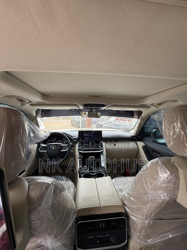 Toyota Land Cruiser 2024 White