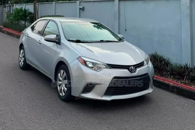 Toyota Corolla LE 4dr Sedan (1.8L 4cyl CVT) 2014 Gray