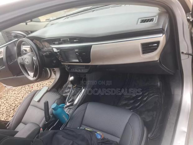 Toyota Corolla LE 4dr Sedan (1.8L 4cyl CVT) 2014 Gray