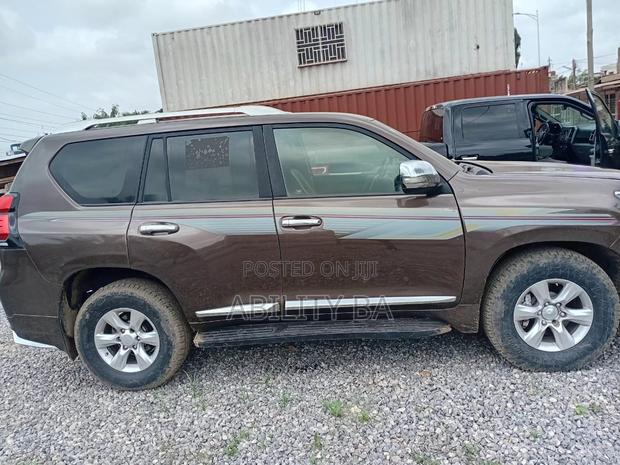 Toyota Land Cruiser Prado 2011 Brown