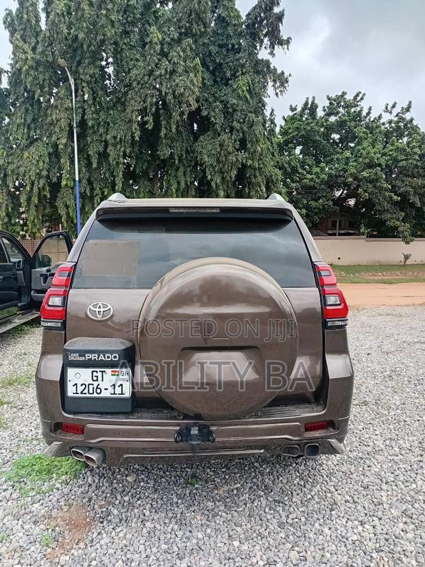 Toyota Land Cruiser Prado 2011 Brown