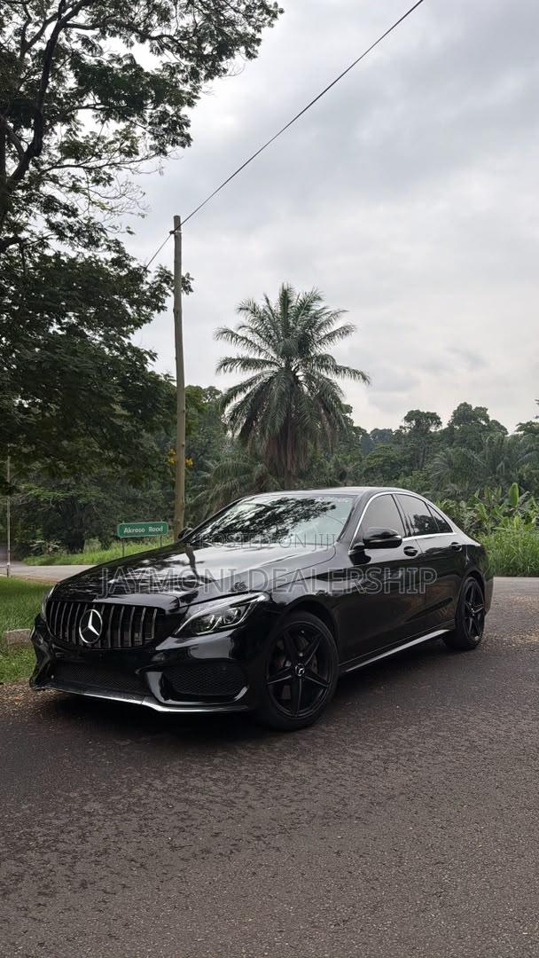 Mercedes-Benz C300 2016 Black