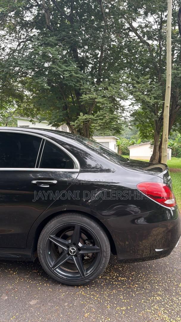 Mercedes-Benz C300 2016 Black