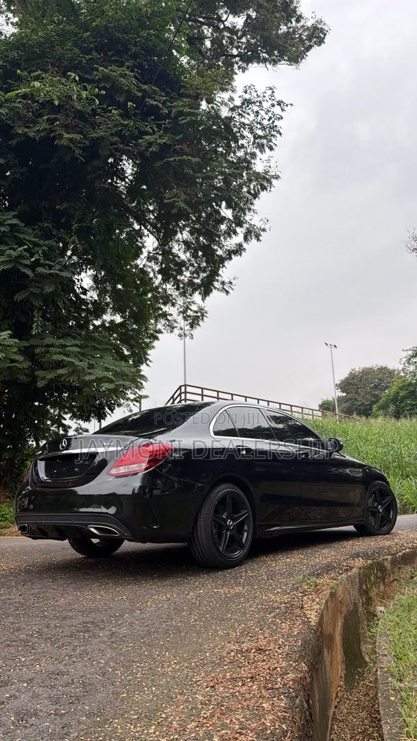 Mercedes-Benz C300 2016 Black