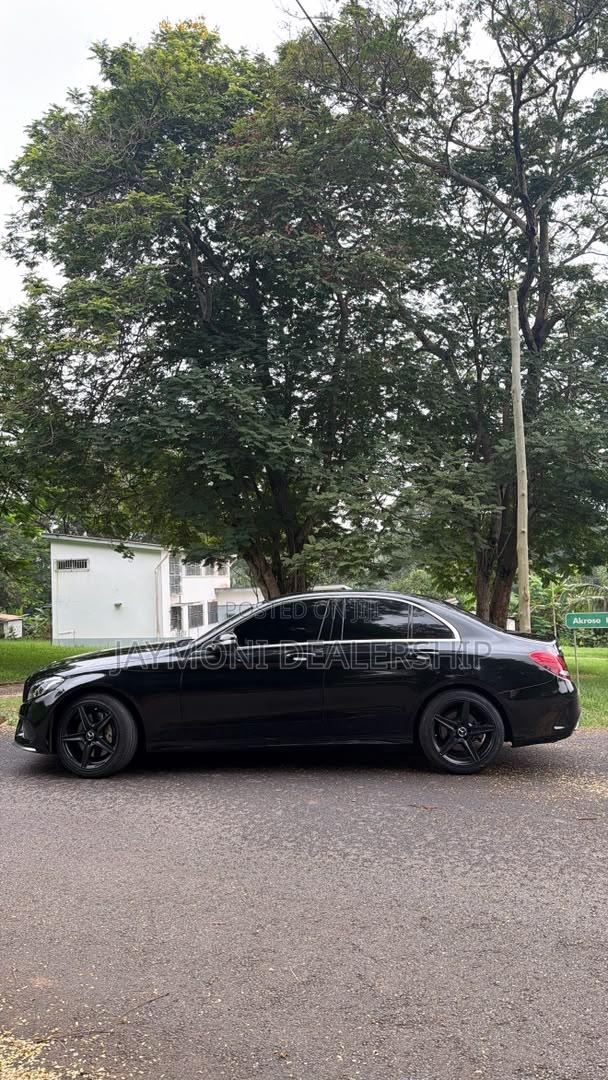 Mercedes-Benz C300 2016 Black